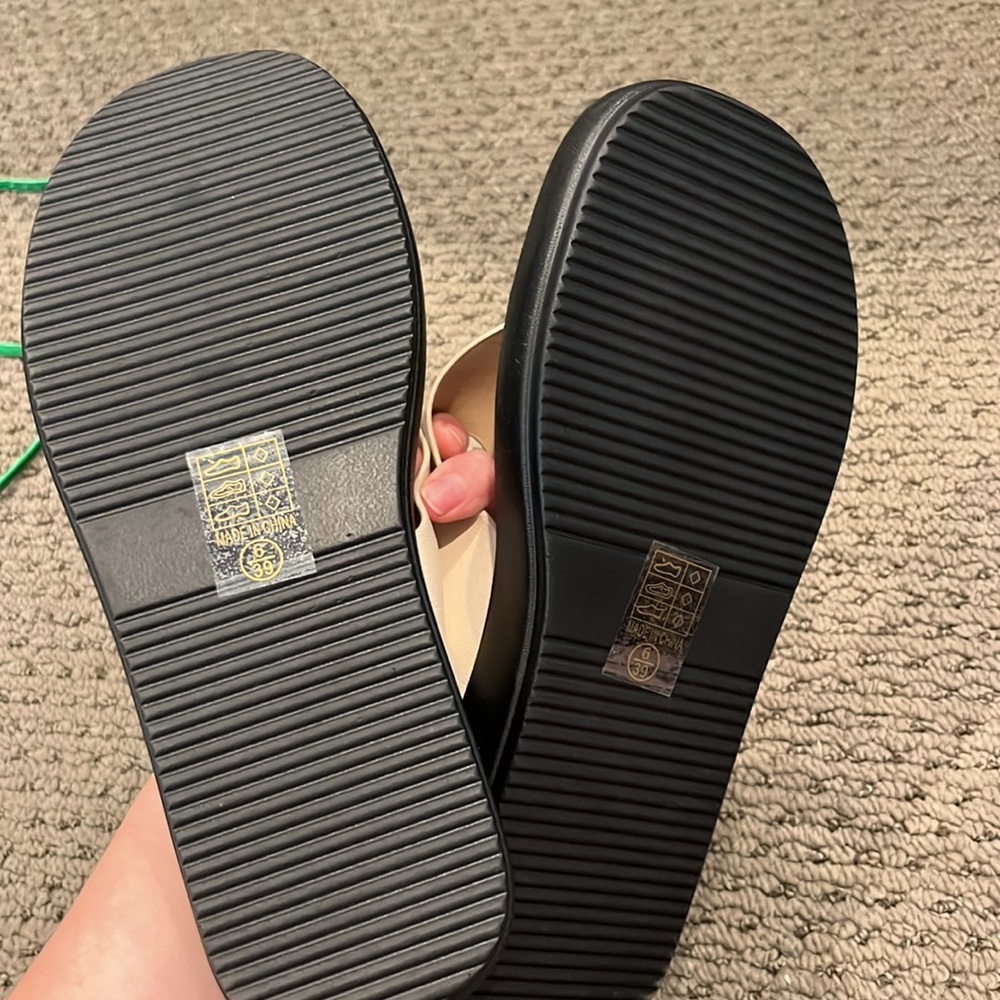 Sandals - Picture 4 of 4